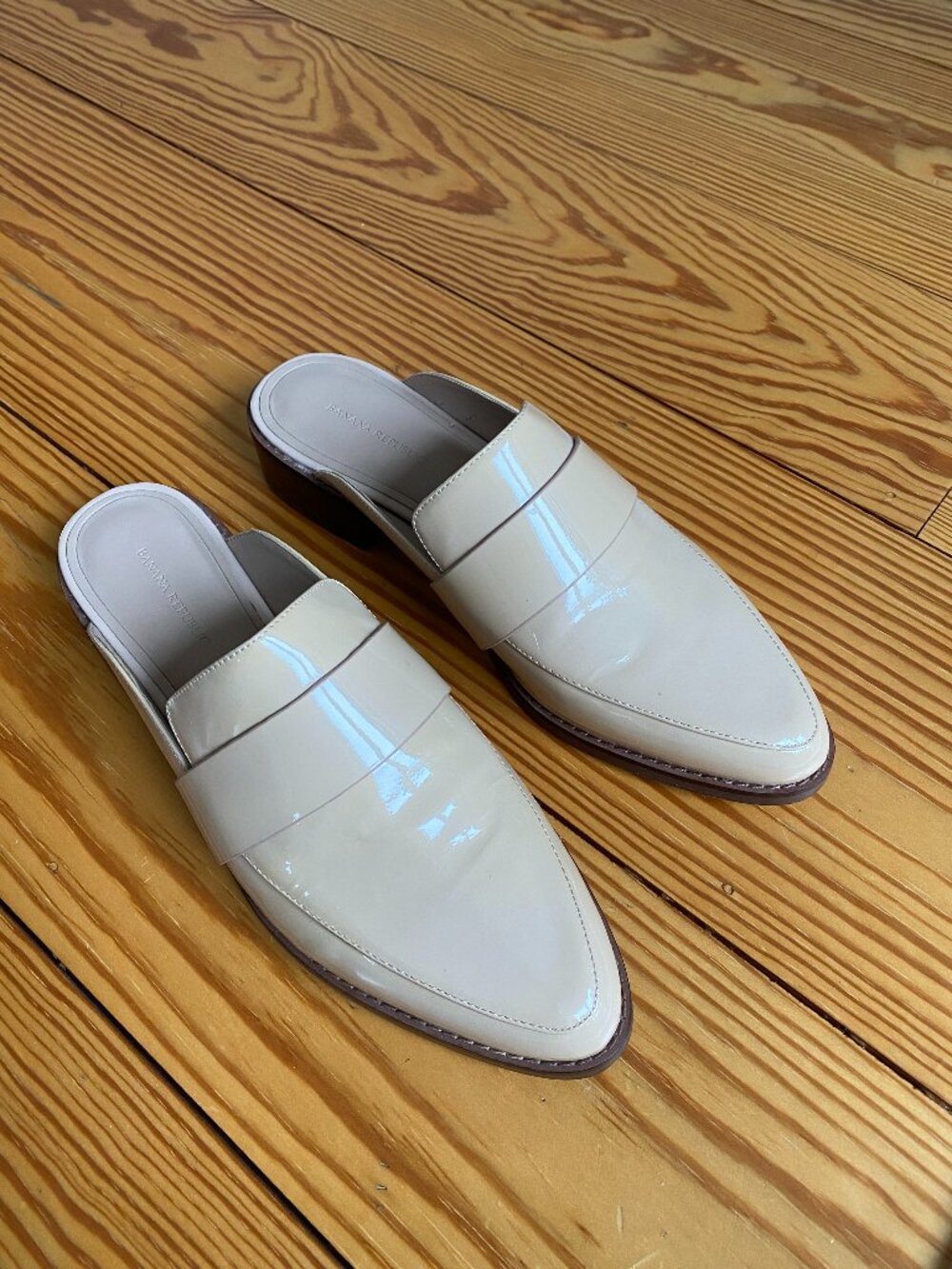 Banana Republic Dusty Pink Patent Leather Slides-W’s Size 9